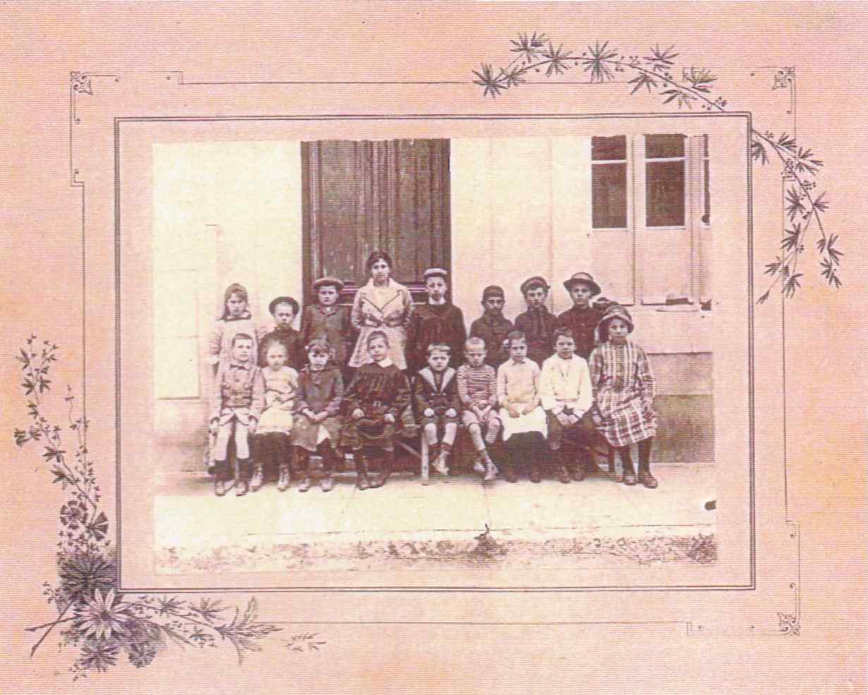 Photo de classe au Revest vers 1915