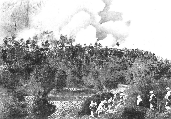 Photographie de l’incendie du Mont-Caoume en 1906